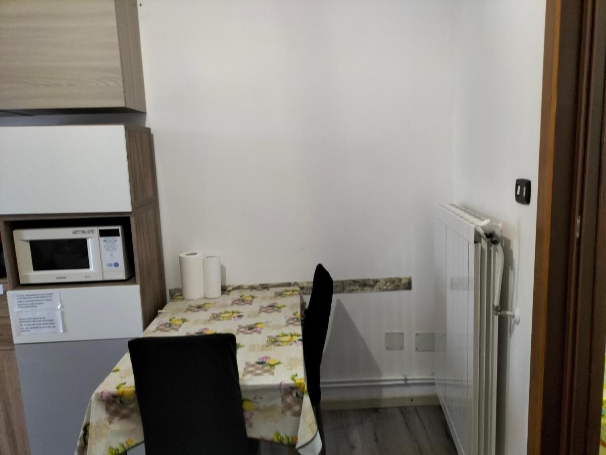Appartamento monolocale Ferrera Bareggio Esterno foto